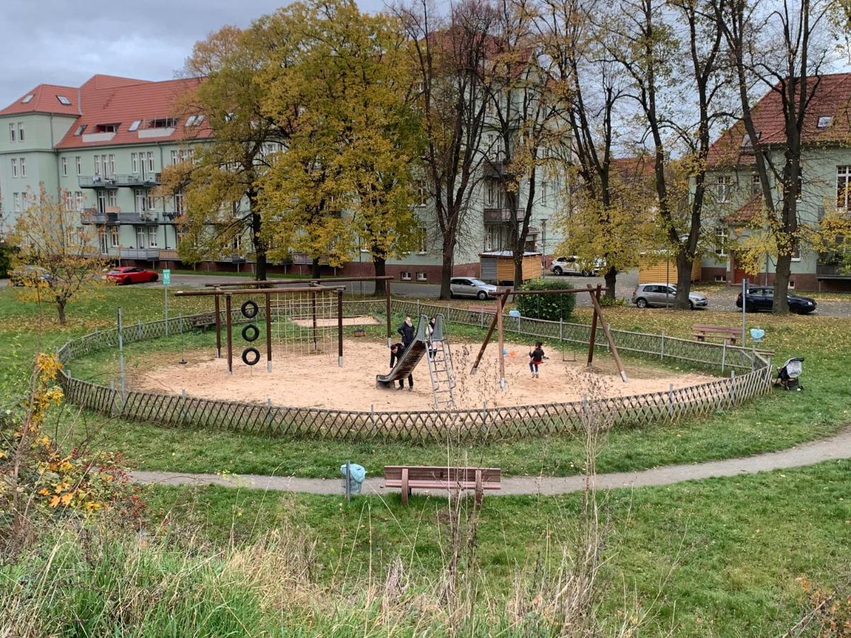 Ruhig - Privatparkplatz - Barrierearm Quiet - Private Car Park - Low Barrier Magdeburg Dış mekan fotoğraf